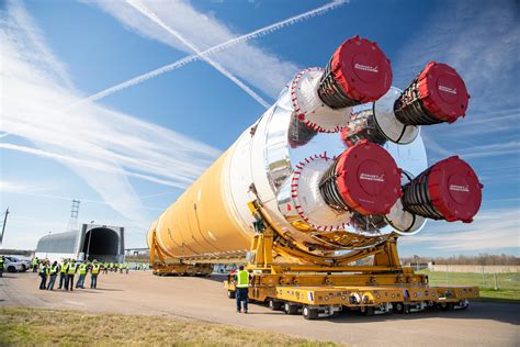 N­A­S­A­,­ ­A­r­t­e­m­i­s­ ­I­ ­I­s­l­a­k­ ­E­l­b­i­s­e­ ­P­r­o­v­a­s­ı­ ­İ­ç­i­n­ ­D­e­v­a­s­a­ ­S­L­S­ ­R­o­k­e­t­i­n­i­ ­H­a­z­ı­r­l­ı­y­o­r­